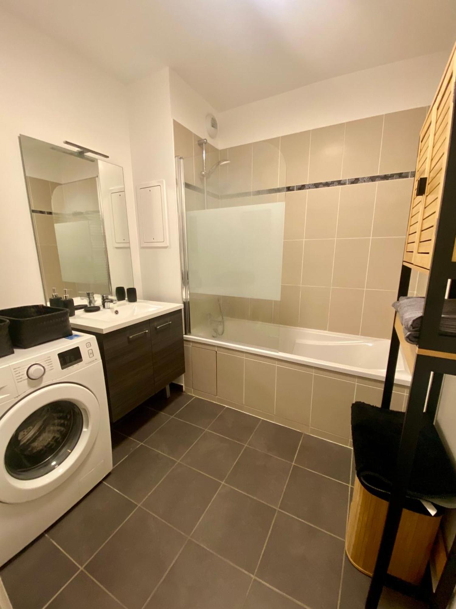 Loft Industriel A Cote De La Defense Apartment น็องแตร์ ภายนอก รูปภาพ